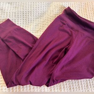 Gap Fit small leggings berry colored